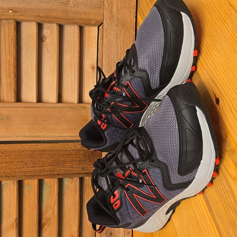 SALE! NEW BALANCE MT410LR7 All Terrain Trail Sneakers Men's Black / Grey SZ 11